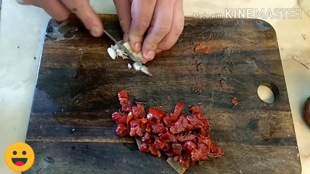 Мясо запечённое в духовке с маринованными помидорами?