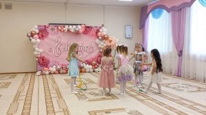 Танец с лентой - Каролина на утреннике 8 марта, д/с "Ладушки-5", Тольятти 03.03.2023