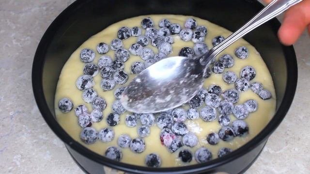 Скорее сохраняйте рецепт!Это просто Бомба!Пирог на кефире!Всё смешал и в духовку!