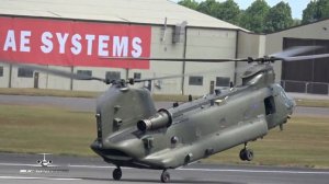 Chinook CH-47 Roll and flying backwards amazing to see at RIAT 2017