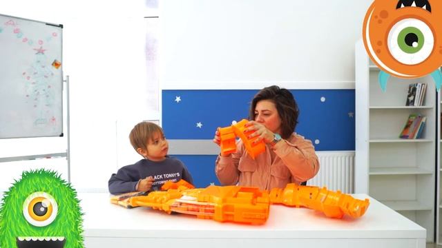 Огромный Нёрф! Распаковка. Матвей против монстриков! смотреть онлайн