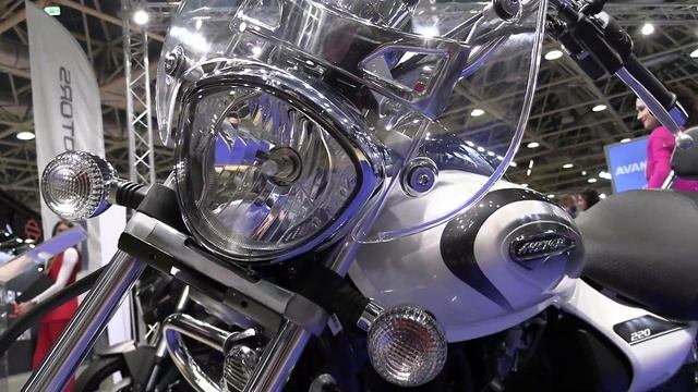 Мотоцикл BAJAJ AVENGER 220 CRUISE WHITE смотреть онлайн