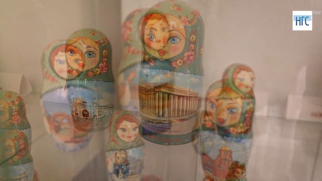 Новосибирская художница расписала матрешки смотреть онлайн