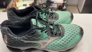 Ремонт кроссовок с изготовлением подошвы. Мастерская Александра.