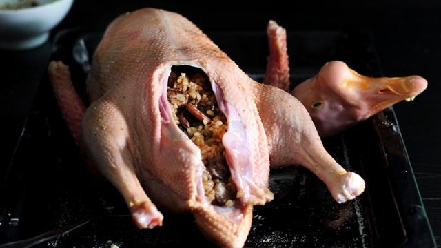 Гусь с рисом в духовке