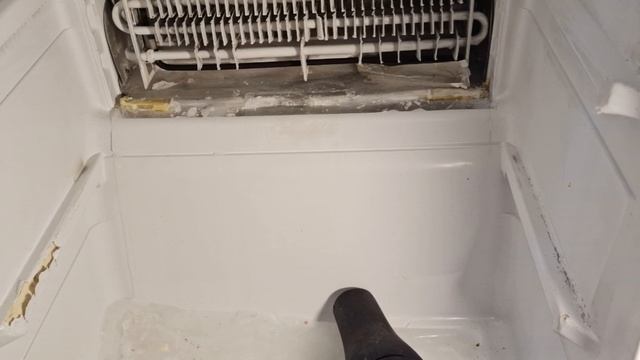 Холодильник LG. Вода не уходит