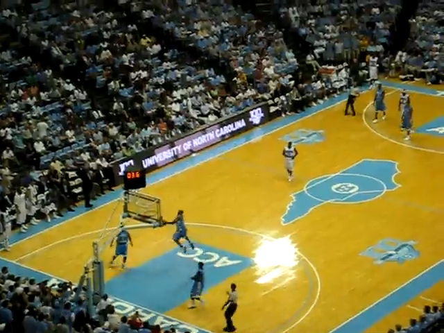 Данк Винса Картера на UNC Alumni Game смотреть онлайн