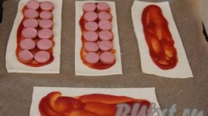 Слойки с сосисками и сыром