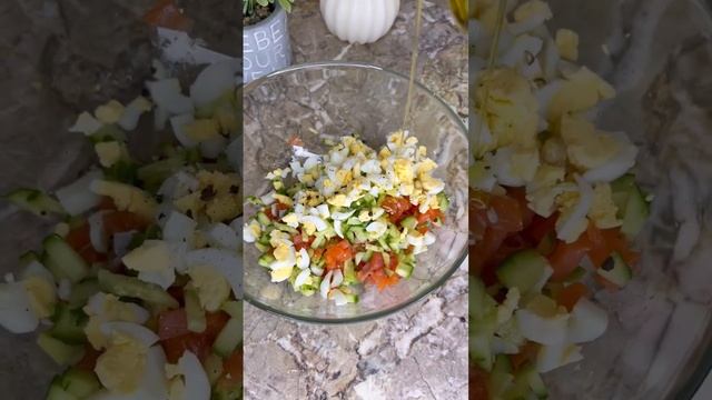 САЛАТ С СЁМГОЙ И АВАКАДО:Сёмга,Авокадо,Яйцо,Огурчик,Черный перец,Сок лимона,Оливк. масло или мазик смотреть онлайн