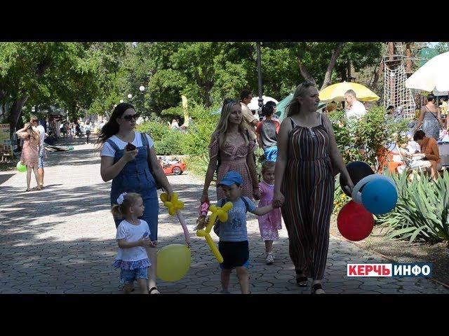 В Керчи отмечают День защиты детей и открытие курортного сезона смотреть онлайн