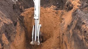 Виноград . Как выкопать траншею  за пару часов.