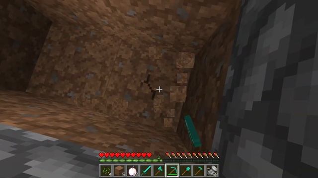 Я СКРЫВАЮСЬ ОТ ТЁМНЫЙ СИРЕНОГОЛОВЫЙ ПОД КРОВАТЬЮ В МАЙНКРАФТ SCP DARK SIREN HEAD MINECRAFT