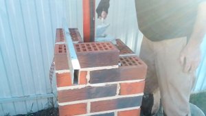кладка кирпичных столбов- Бавария белый полный шов