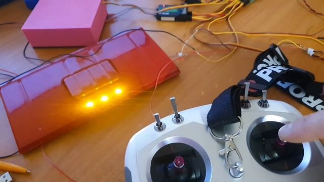 DASMIKRO TBS MINI . 2 часть . Подключение платы . Управление поворотами. комбинируем звук и свет смотреть онлайн