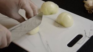 ВКУСНЕЙШАЯ КУРИНАЯ ПЕЧЕНЬ ТУШЁНАЯ В СМЕТАНЕ С ЛУКОМ И ЧЕСНОКОМ. Всего за 250 рублей.