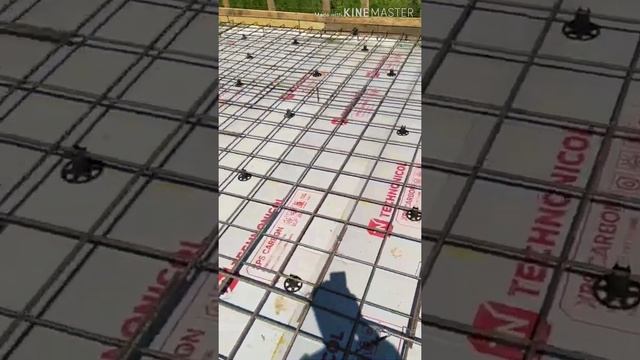 Бетонная стяжка и установка маяков)))