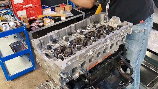 Engine Rebuild in 8 minutes | Hyundai Grand Starex iLoad iMax H1 Timelapse | D4CB Engine Overhaul смотреть онлайн