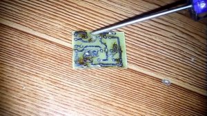 Пороговый индикатор напряжения