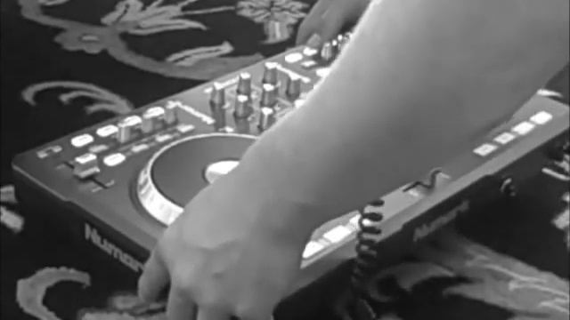 Cashin' Out (DUBSTEP) Numark Mixtrack Pro Live Mashup смотреть онлайн