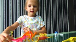 ?Учим виды ДИНОЗАВРОВ вместе  ДЛЯ ДЕТЕЙ  Теранозавр, Трицератопс, целофизис, алазавр, птеранодон