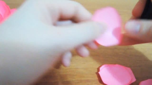Розы из атласных лент/ Распустившаяся роза своими руками / MYBABYLI