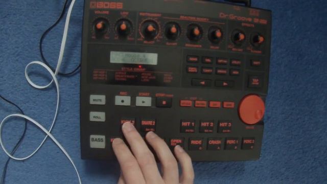Making Beats on the Boss DR-202 Drum Machine смотреть онлайн