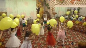 Вход на осенний утренник - ср.гр