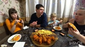 мукбанг крылышки Баффало, фри и хот дог ??????