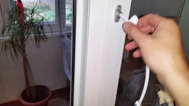 Как установить блокиратор двери на металлопластиковую дверь