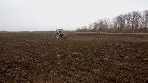 Выравнивание поля после пахоты культиватором КПЭ-3,8