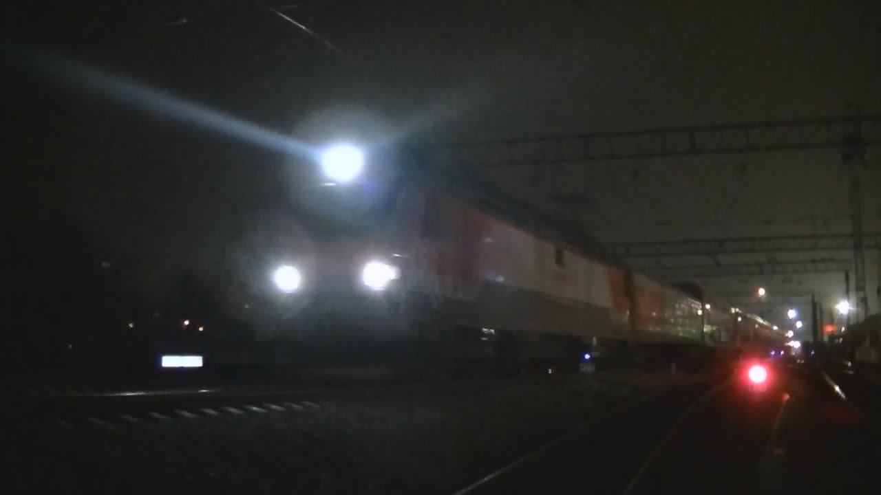 РЖД ЭП20-033 с двухэтажным поездом №104 Адлер - Москва смотреть онлайн