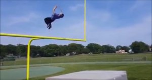 Красивое сальто назад