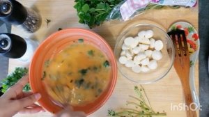 Супер Праздничный Завтрак, омлет капрезе! Яйца с помидорами, базиликом и моцареллой.