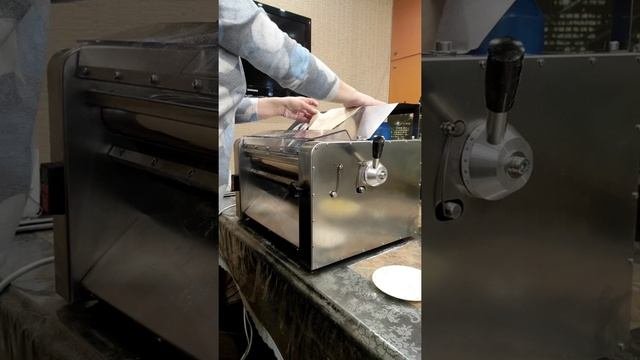 Тестораскаточная машина, тестораскатка из пищевой нержавеющей стали