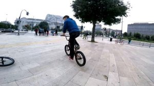 ВОРВАЛСЯ В ЦЕНТРАЛЬНЫЙ ВОКЗАЛ МИЛАНА НА BMX | ХУЛИГАНИМ НА BMX |GoPro BMX riding |BMX ТРЮКИ|