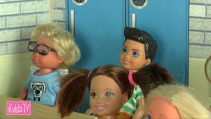 Сестра Вместо Учителя Выгоняет из Класса Лизу и Сабрину! Мультики Барби Про Школу Для детей Ikukla