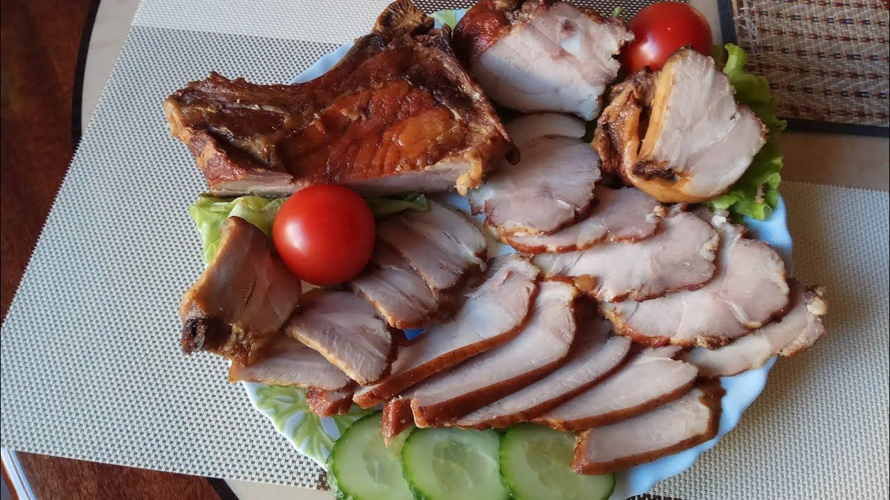 Коптим мясо.Горячим способом в деревянной коптильне.