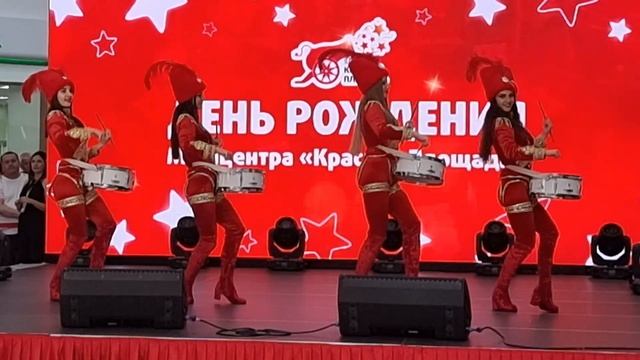 Три клёвых выступления в день рождения ТЦ Красная Площадь! смотреть онлайн