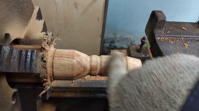 Точу ручку кулисы кпп из дерева, на токарном станке. смотреть онлайн