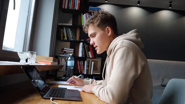 УЧЕБНЫЙ ДЕНЬ. Как делать уроки в 4 раза быстрее и меньше времени тратить на обучение? [8 способов]