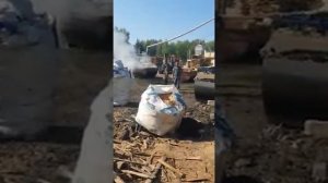 Углевыжигательная печь и процесс выгрузки и загрузки.