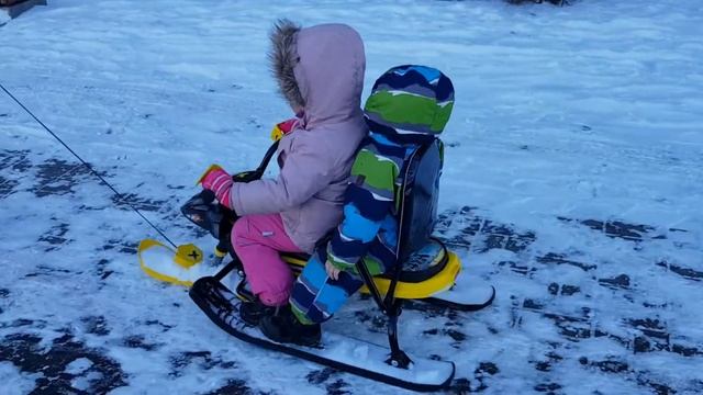 Гоняем на снегоходе. Первый раз за зиму? смотреть онлайн