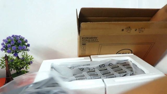 DELL Monitor E1916HV Unboxing and Review Bangla смотреть онлайн