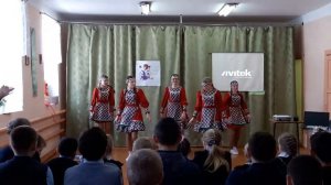 Удмуртский танец девочки 8 класс 2017г.