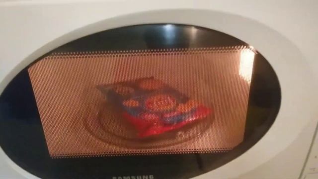 Упаковка чипсов Lays в микроволновке #2 смотреть онлайн