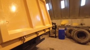 МАЗ 6501. Наконец-то я покрасил кузов))