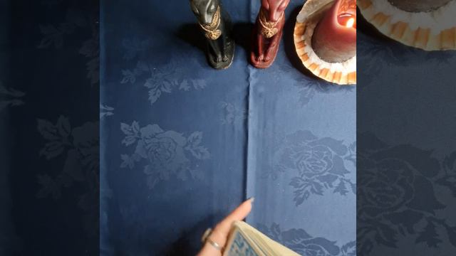 #Таро 🔮 Есть ли, кто скрытно за вами следит или тайно наблюдает. Кто это?