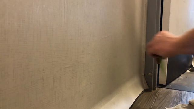 How to Get Wrinkles or Creases Out Of Wallpaper - Spencer Colgan смотреть онлайн