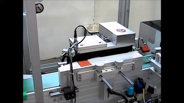 Специальная этикетировочная система для наклейки круговой этикетки на эллиптический продукт. смотреть онлайн