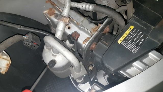 Ford Fiesta 2007 locatie Airco ventielen en druk sensor смотреть онлайн